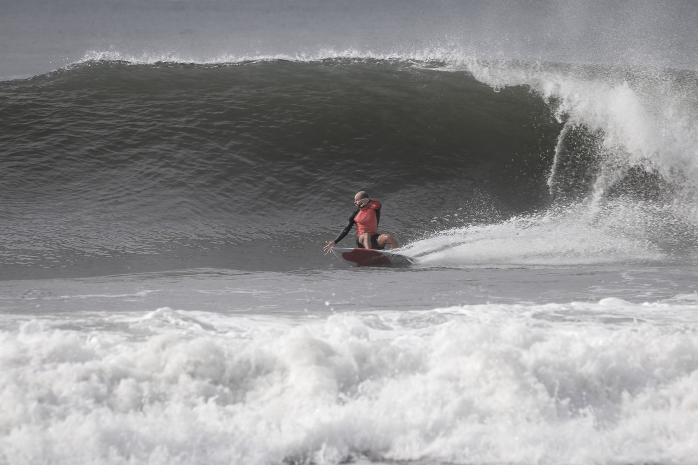 Ítalo Conceição surfando